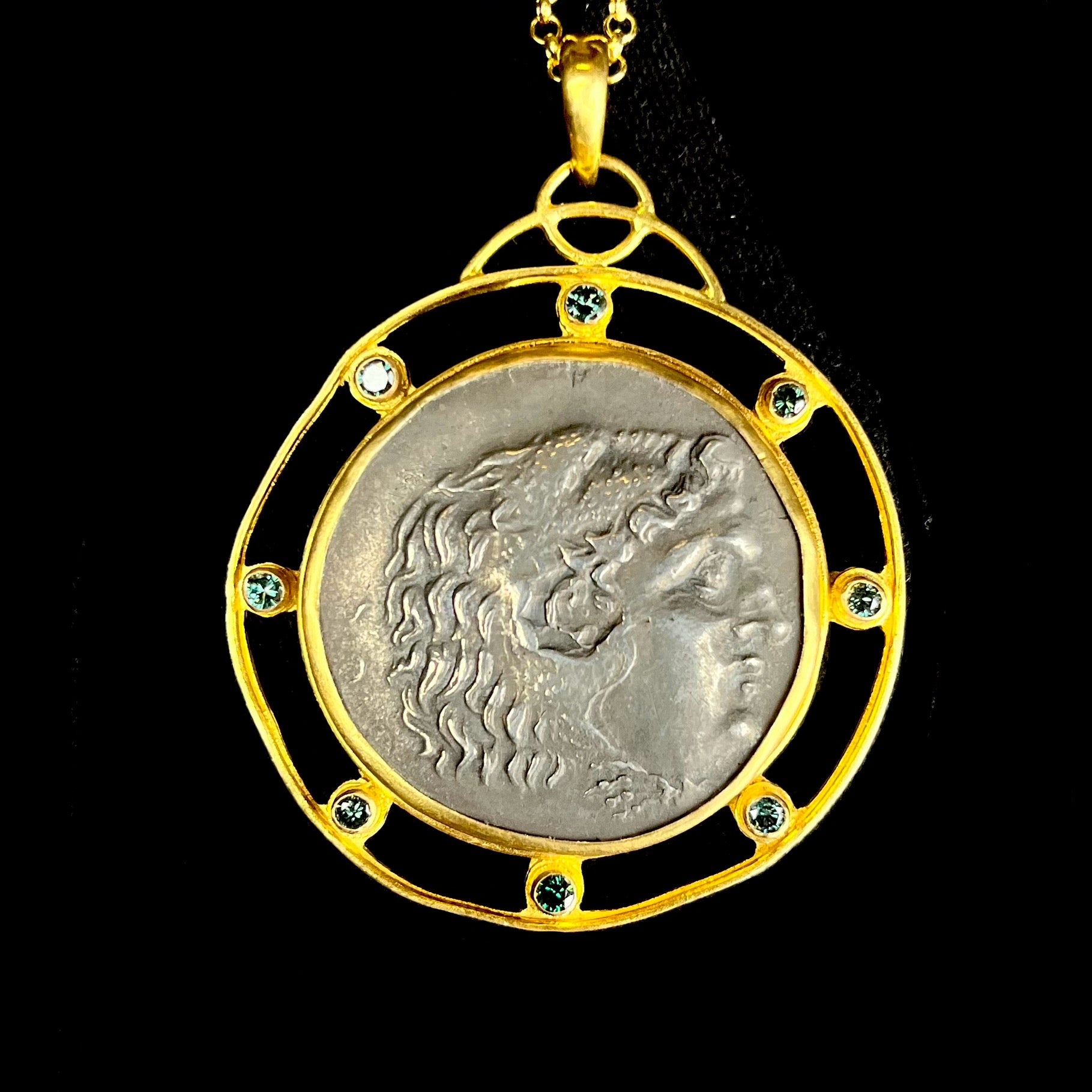 Front of Pendant with Heracles looking right