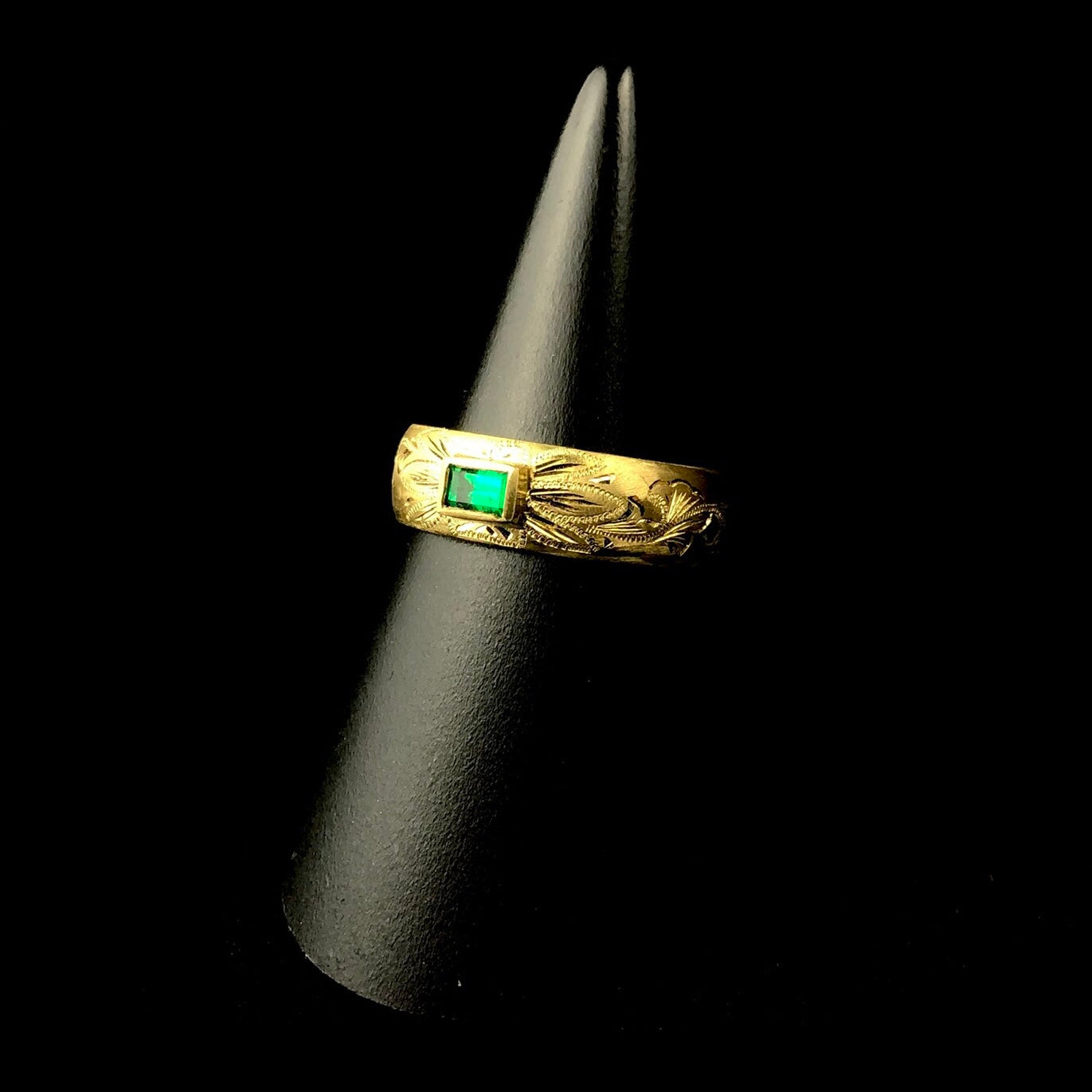 Front face of Emerald & Gold Band