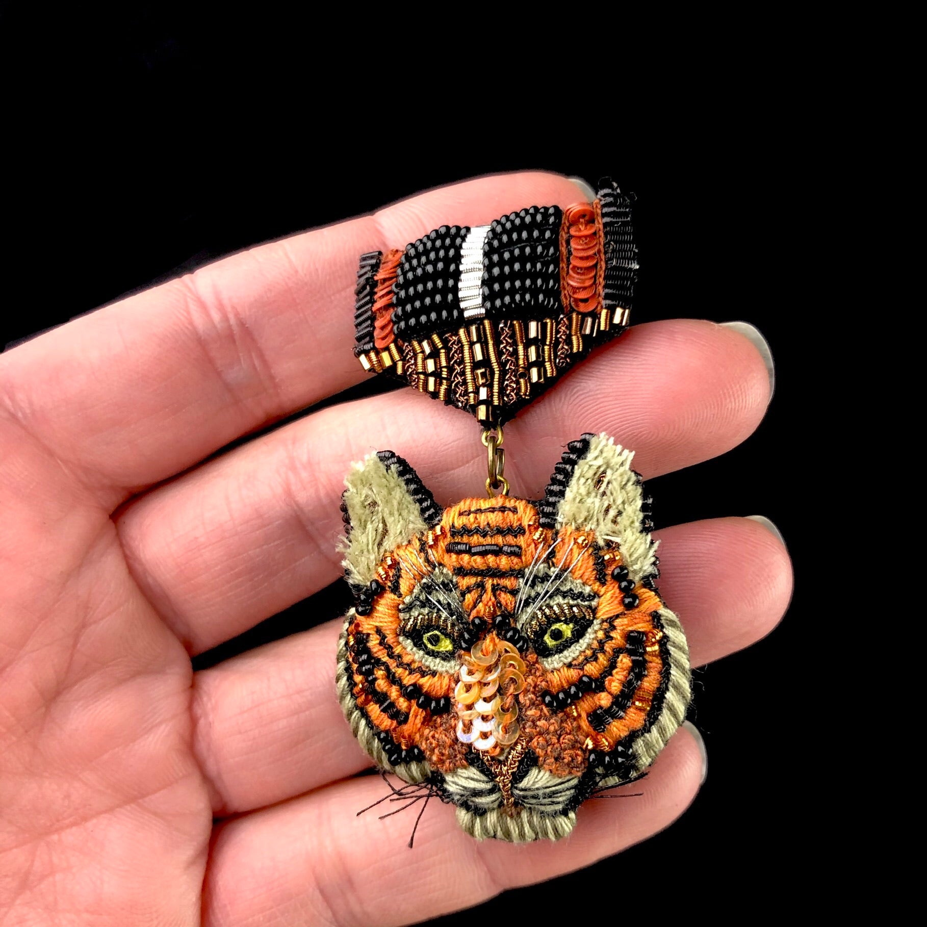 Medal of Honor Tiger Brooch Pin